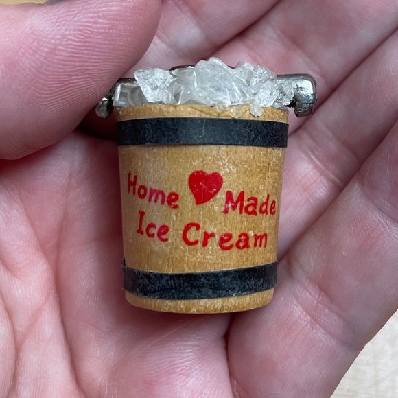 Vintage Dollhouse Miniature Tea Kettle & Ice Cream Maker Churn Blue Spatterware - Picture 4 of 9